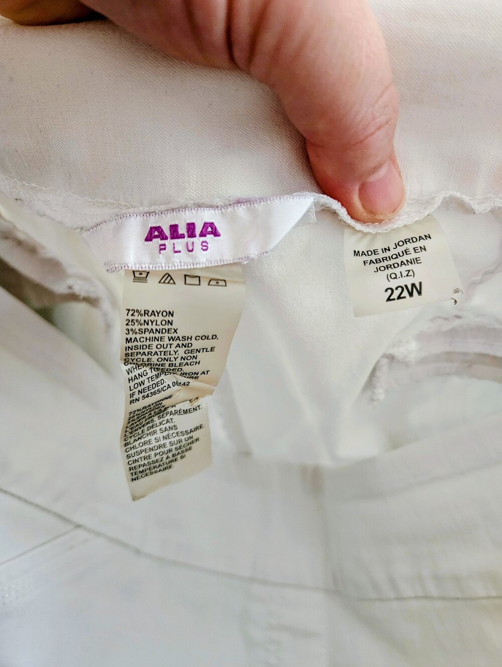 Alia Plus Ivory Capri Pants Bow Cutout Ankle Detail Coquette Plus Size 22W EUC - Picture 4 of 6